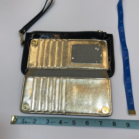 Steve Madden Black patent vegan leather wristlet - Picture 3 of 5